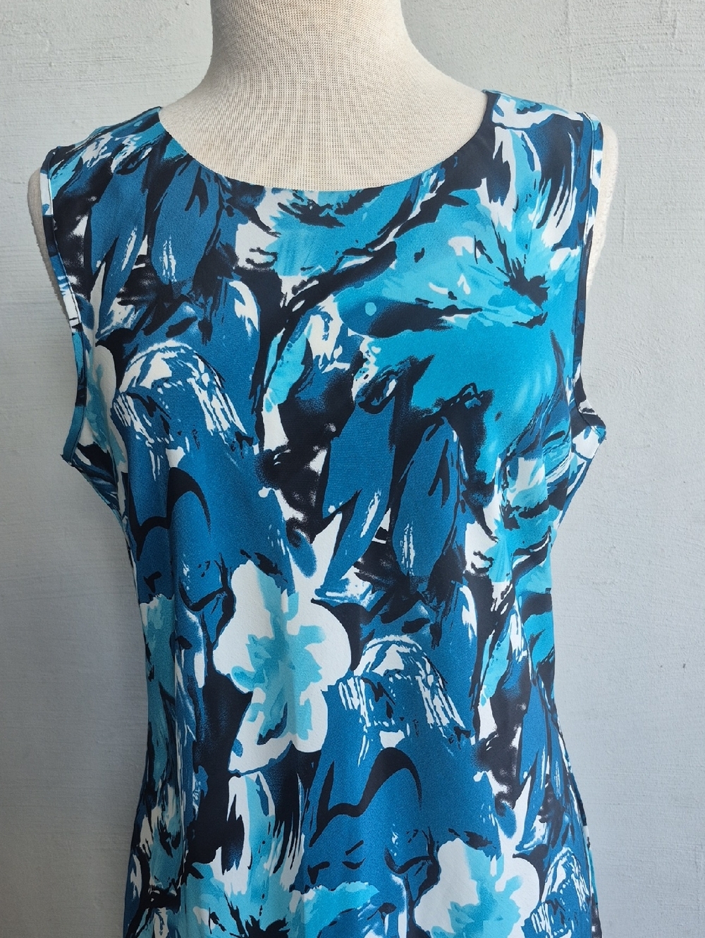 TRADITION- FLORAL MAXI DRESS - Picture 2 of 6